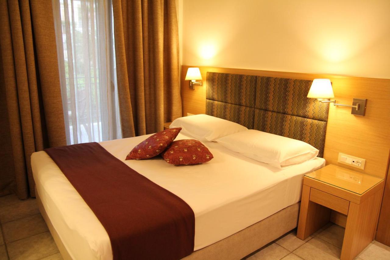Achilles Hotel Methoni  Extérieur photo