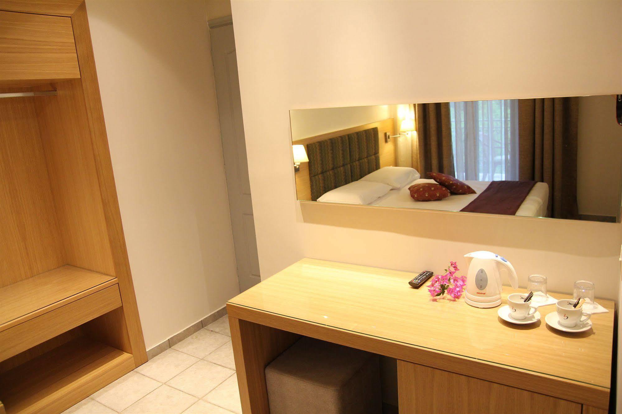 Achilles Hotel Methoni  Extérieur photo