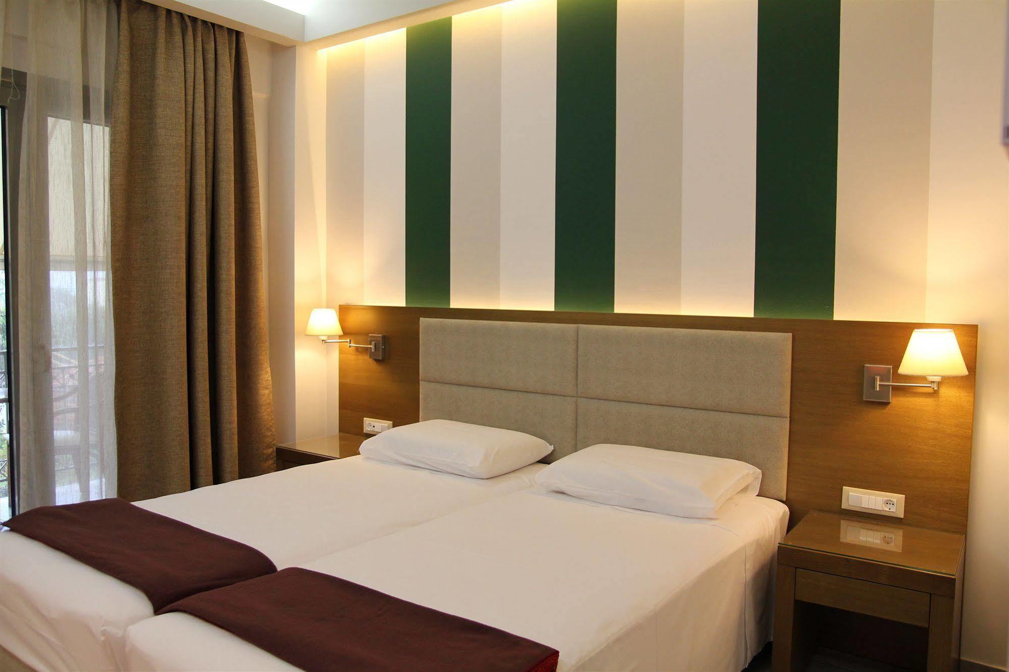 Achilles Hotel Methoni  Extérieur photo